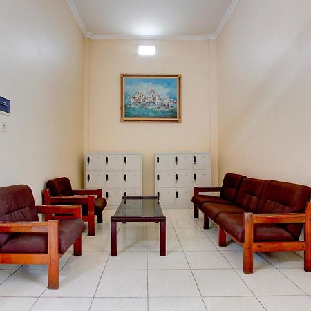Spot On 93245 Guest House Mulia Dua Syariah Klaten エクステリア 写真