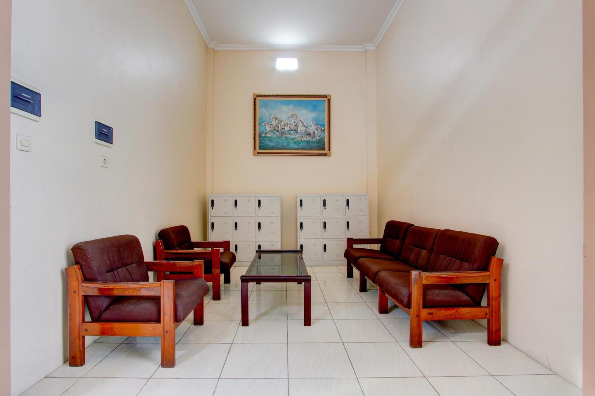 Spot On 93245 Guest House Mulia Dua Syariah Klaten エクステリア 写真