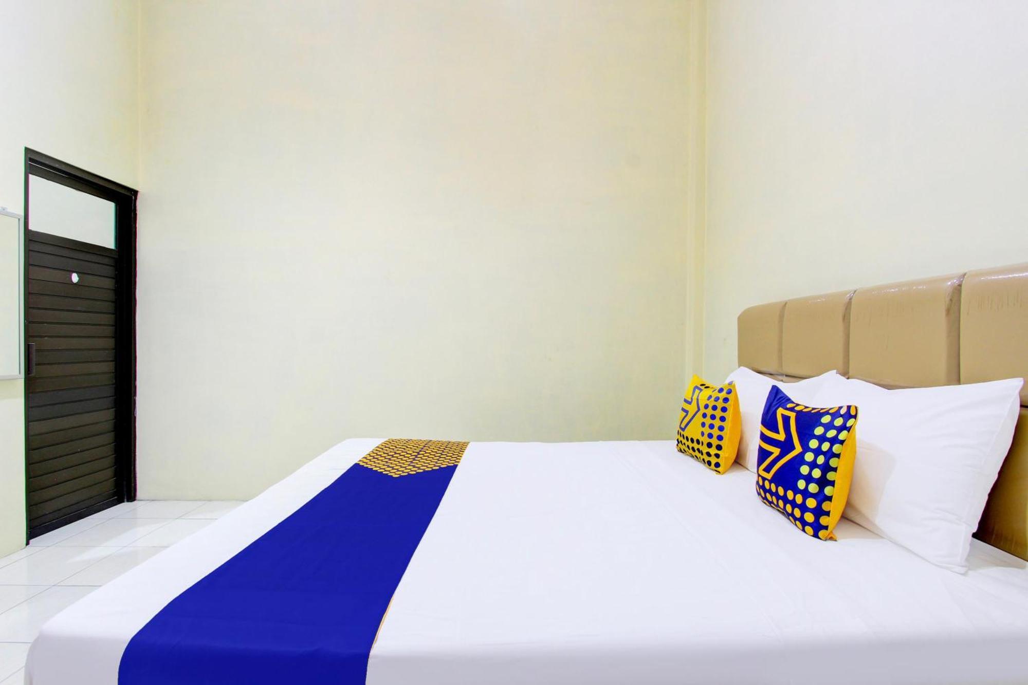 Spot On 93245 Guest House Mulia Dua Syariah Klaten エクステリア 写真