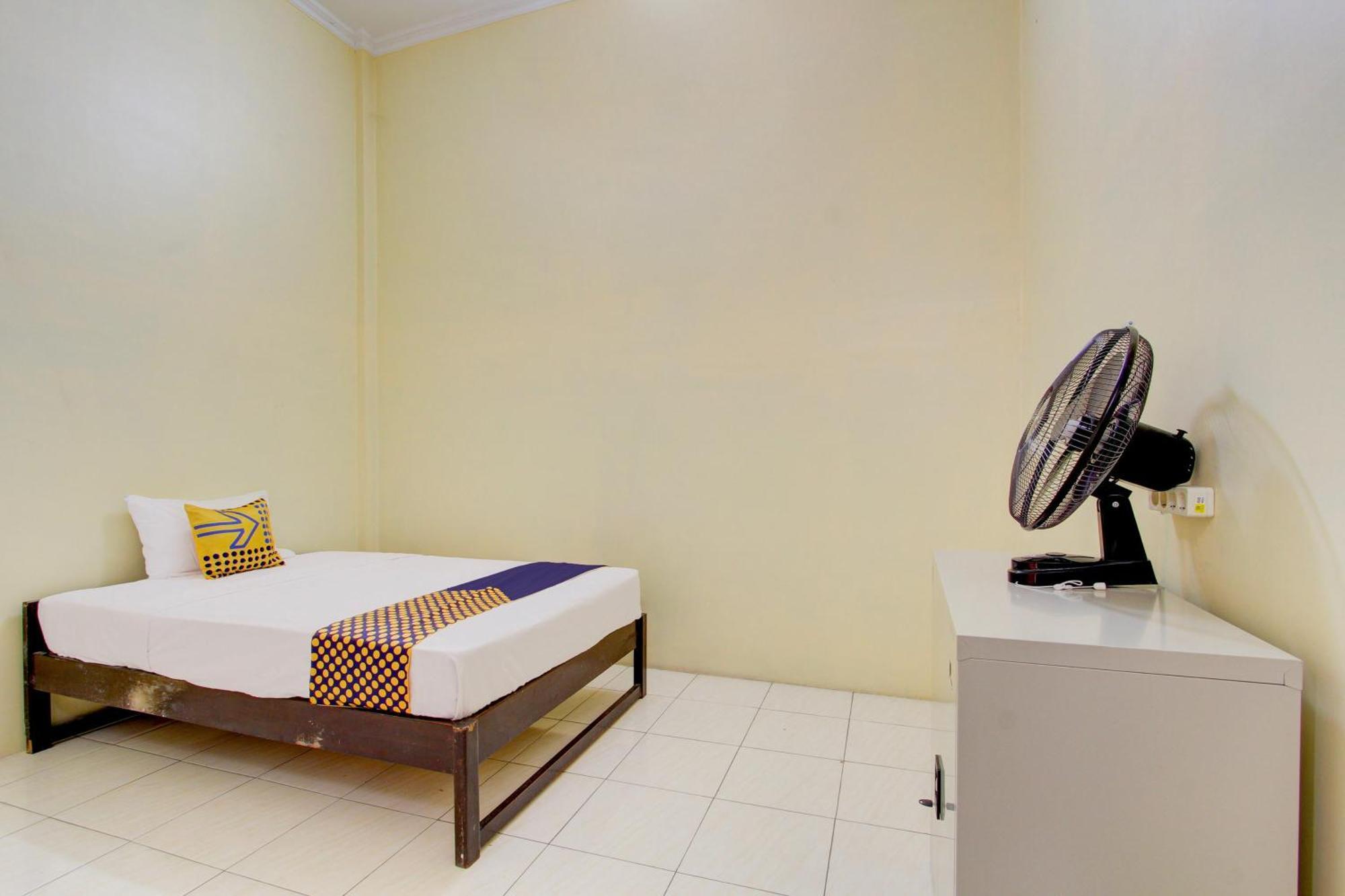 Spot On 93245 Guest House Mulia Dua Syariah Klaten エクステリア 写真