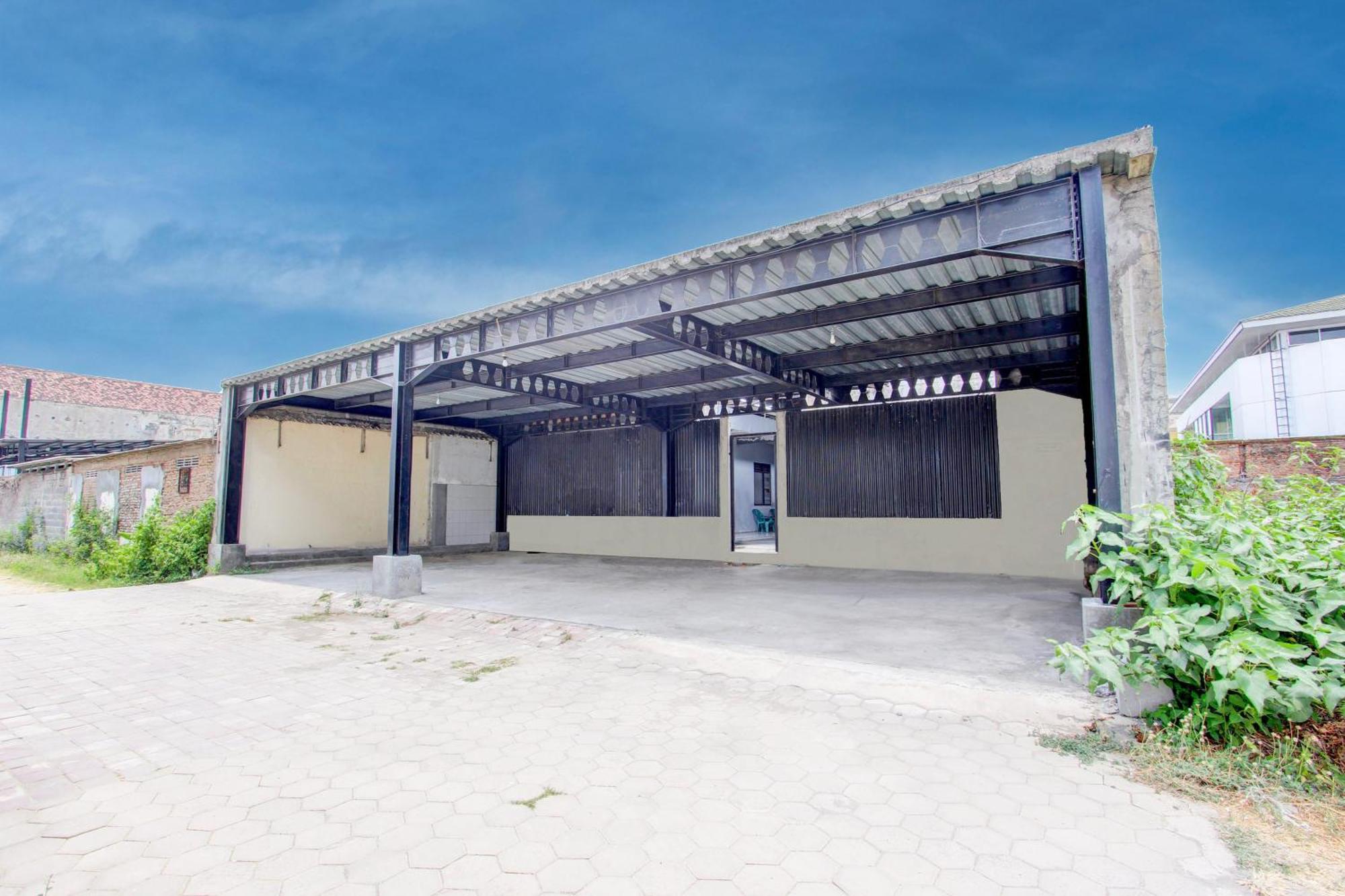 Spot On 93245 Guest House Mulia Dua Syariah Klaten エクステリア 写真