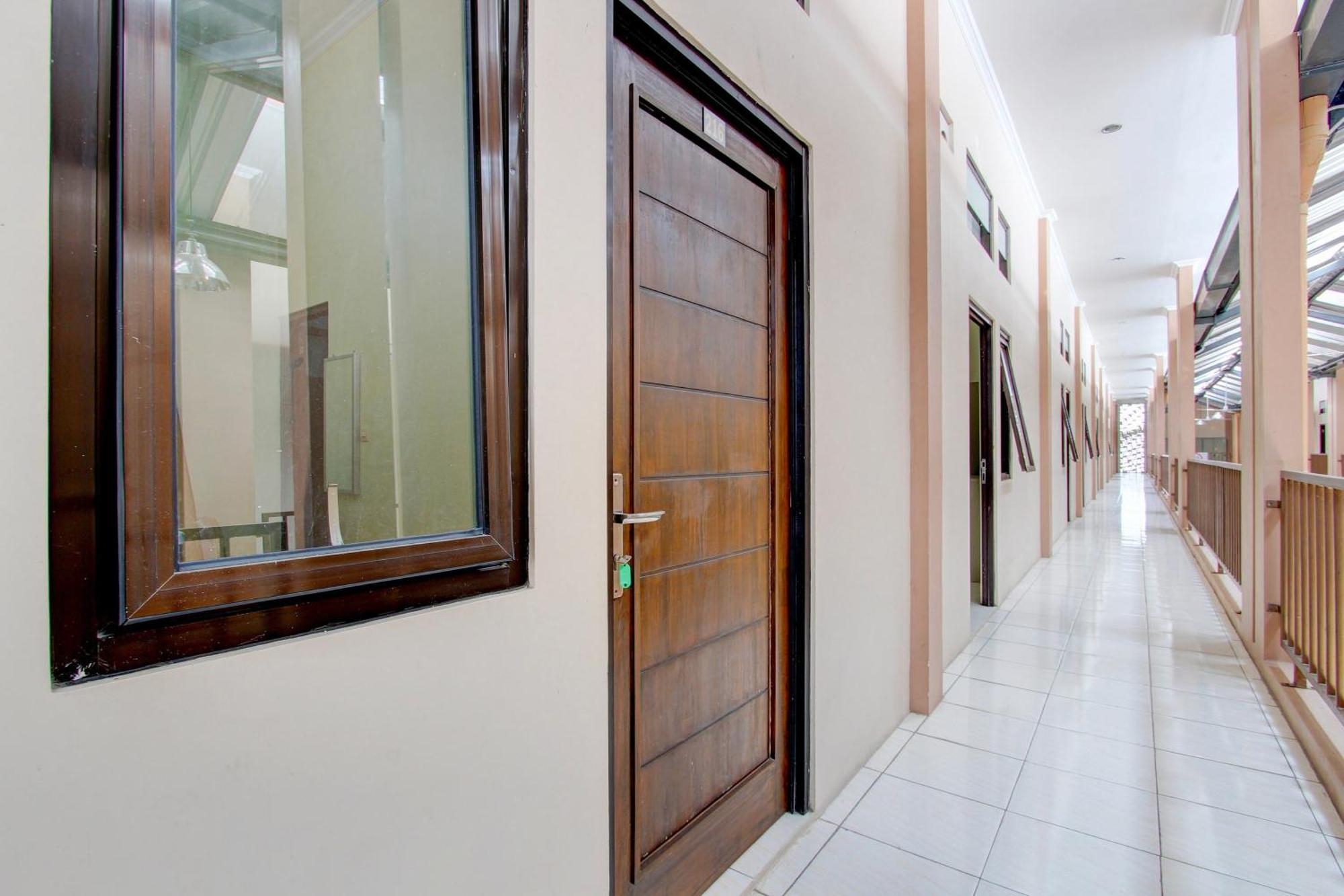 Spot On 93245 Guest House Mulia Dua Syariah Klaten エクステリア 写真