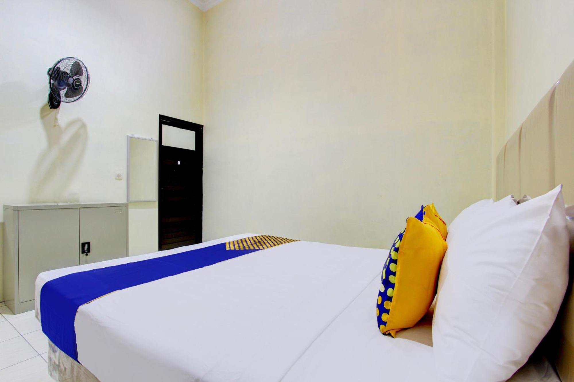 Spot On 93245 Guest House Mulia Dua Syariah Klaten エクステリア 写真