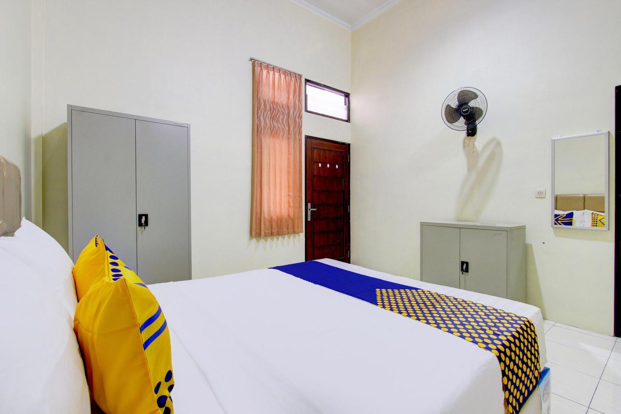 Spot On 93245 Guest House Mulia Dua Syariah Klaten エクステリア 写真