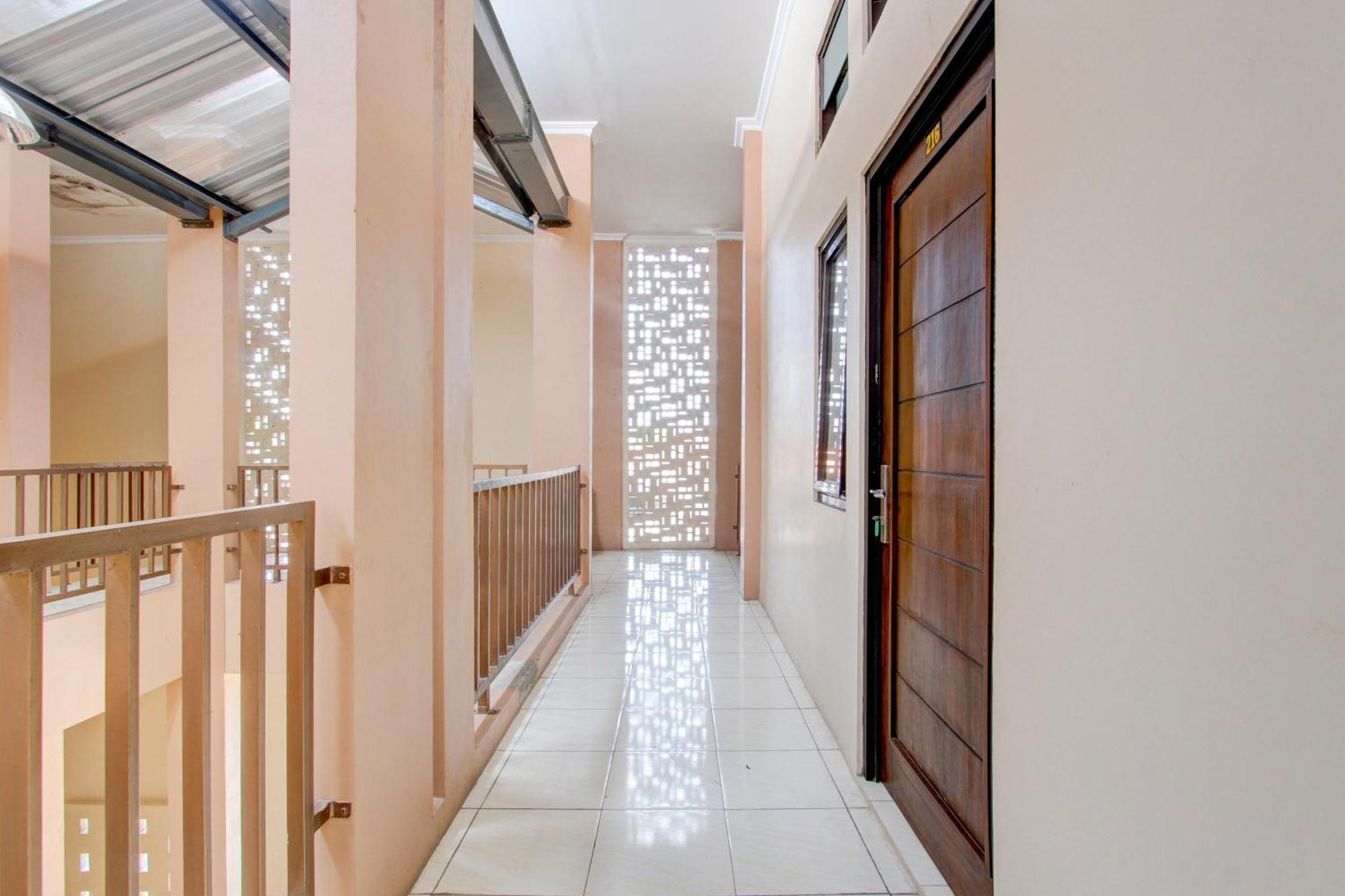 Spot On 93245 Guest House Mulia Dua Syariah Klaten エクステリア 写真