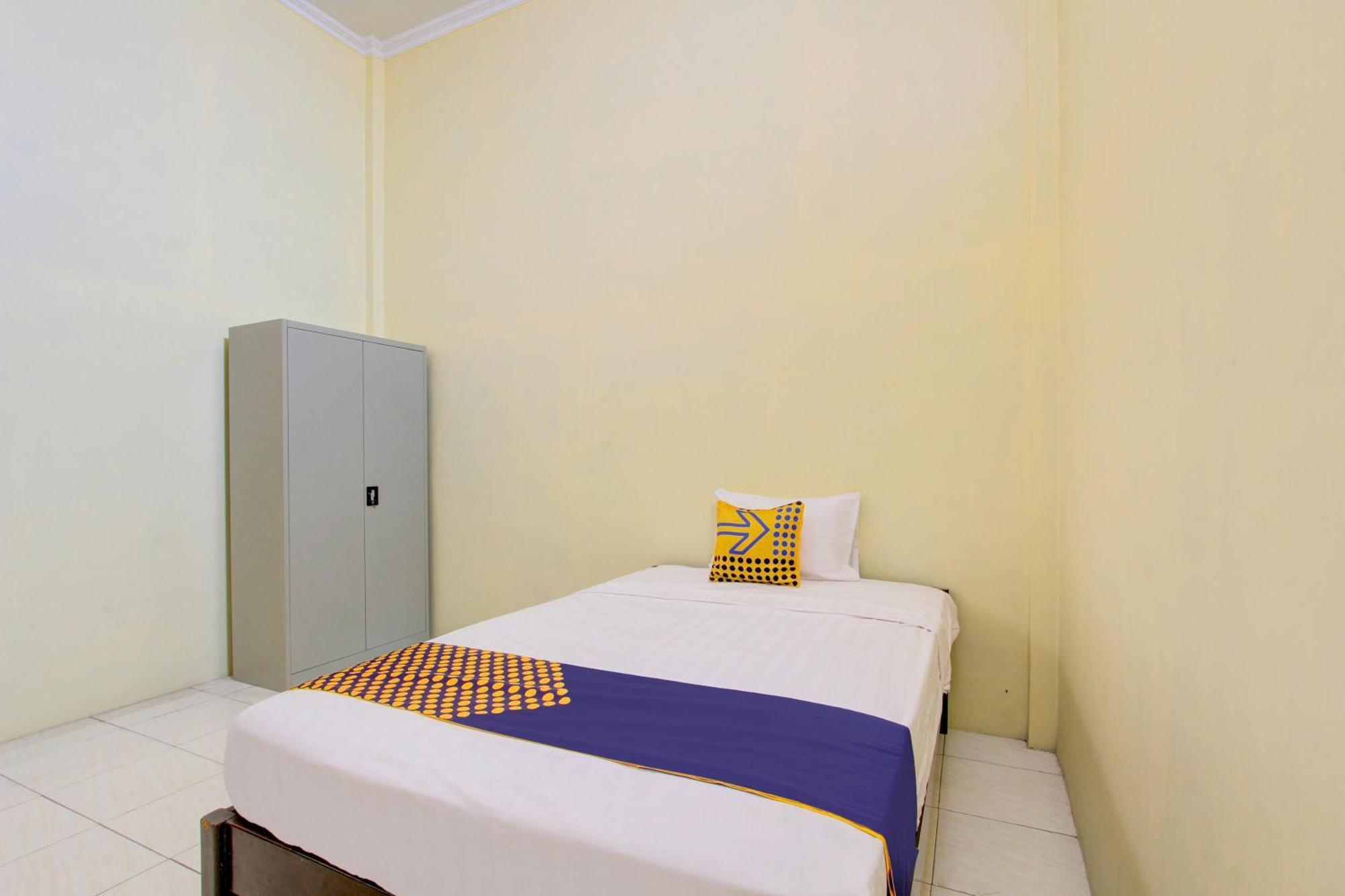 Spot On 93245 Guest House Mulia Dua Syariah Klaten エクステリア 写真