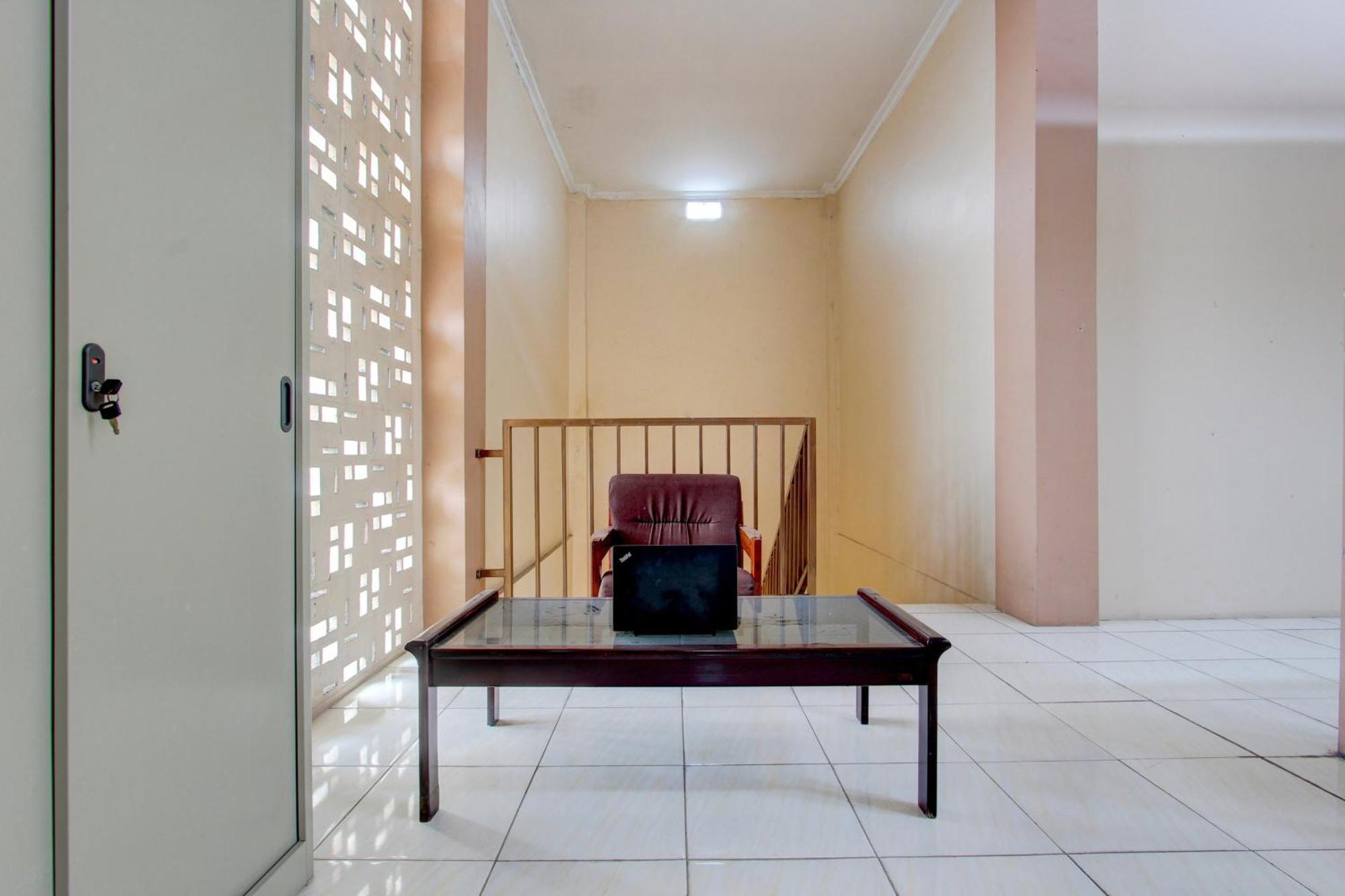 Spot On 93245 Guest House Mulia Dua Syariah Klaten エクステリア 写真
