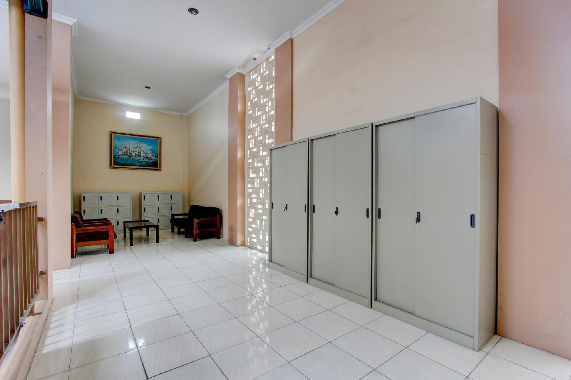 Spot On 93245 Guest House Mulia Dua Syariah Klaten エクステリア 写真
